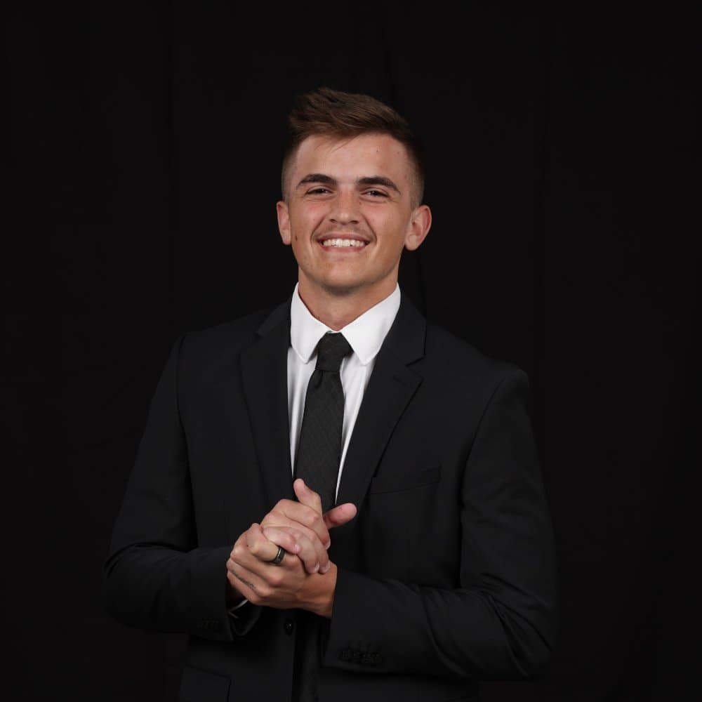 Baltimore magician performing close-up magic